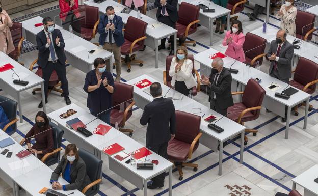 Conesa llama a «desterrar a los corruptos» y «abordar un proceso de regeneración democrática»