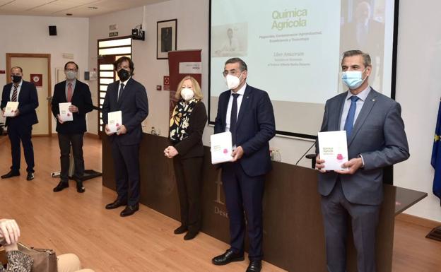 La Universidad de Murcia rinde homenaje al profesor Alberto Barba, fallecido el año pasado