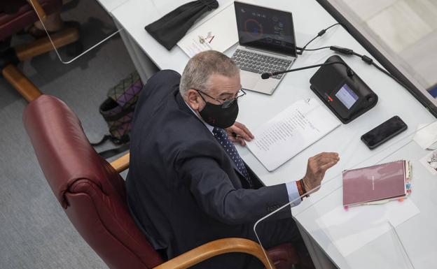 Cs no tomará una «decisión en caliente» sobre Alberto Castillo tras su abstención