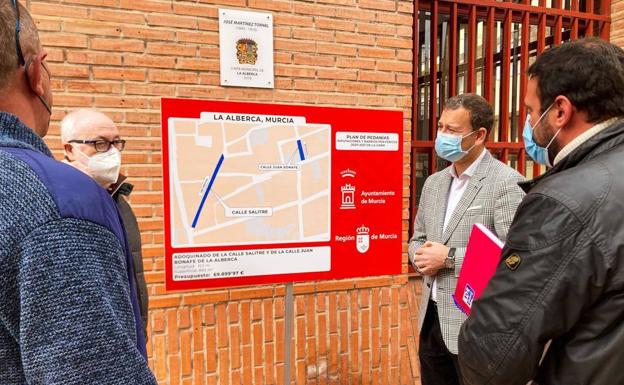 La renovación del pavimento en dos calles de La Alberca mejorará la accesibilidad a la pedanía