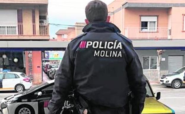 La Policía Local de Molina frustra el intento de ocupación de una vivienda al ser alertada por los vecinos