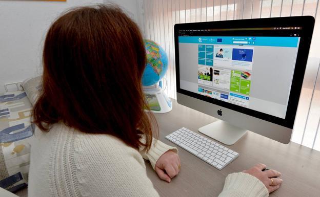 El sindicato de interinos denuncia a Educación por el hackeo de datos de miles de docentes y estudiantes