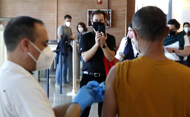 Más del 90% de los citados en la Región acuden a vacunarse con las dosis de AstraZeneca