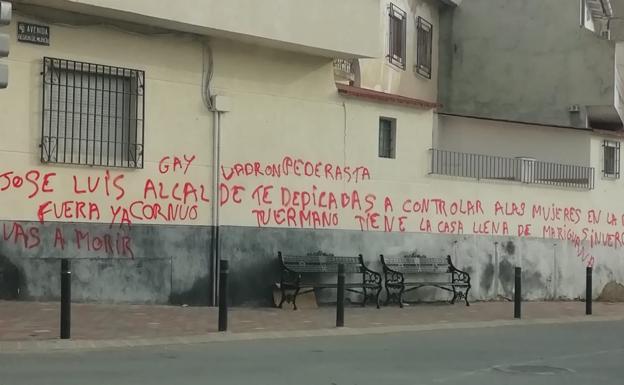 Pintadas y amenazas contra el alcalde de Albudeite tras dejar Ciudadanos para pasarse al PP