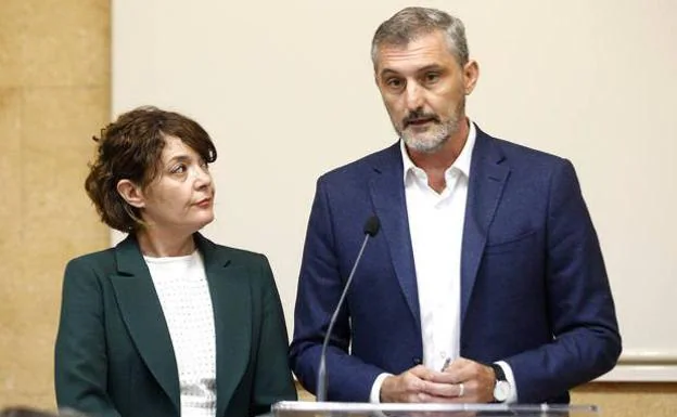 Óscar Urralburu y María Giménez comparten liderazgo en Más Región