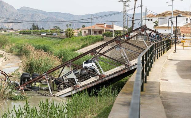 El Ayuntamiento de Beniel asegura que el camión que desplomó el puente de El Secano superaba en 35 toneladas el peso permitido
