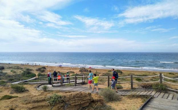 Los parques naturales ofrecen rutas guiadas para las vacaciones