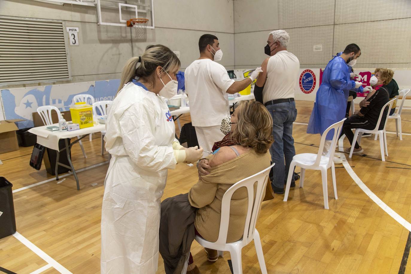 La ausencia de decenas de citados para inocularse en Cartagena obliga a volver a llamarlos