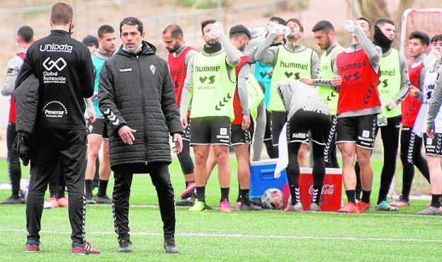 El Real Murcia quiere evitar un descalabro histórico en 540 minutos trascendentales