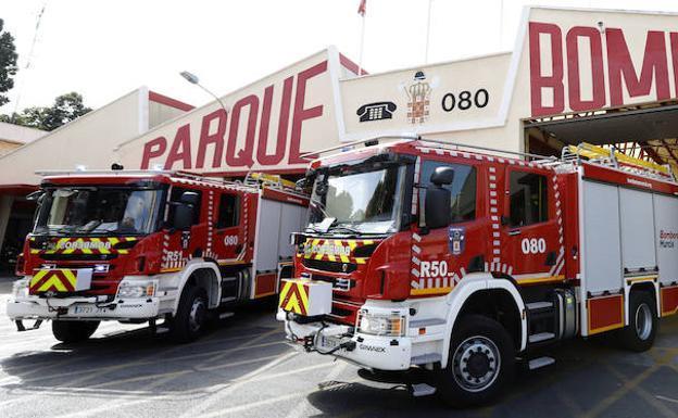 Hospitalizado un hombre por inhalación de humo tras el incendio de un vehículo en un garaje de La Alberca