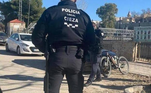 Detenido en Cieza por agredir a su pareja tras entrar a la casa de esta por la fuerza