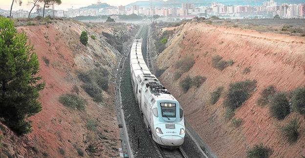 Adif concretará en verano el plan del AVE en Cartagena pero Castejón exige conocer ya los plazos