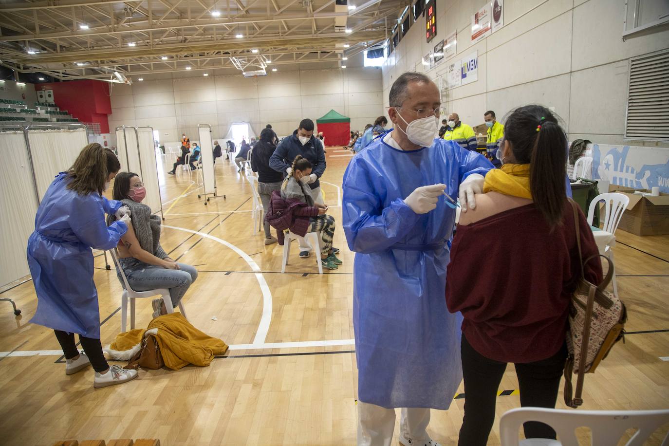 Colas en Cartagena para vacunarse con AstraZeneca