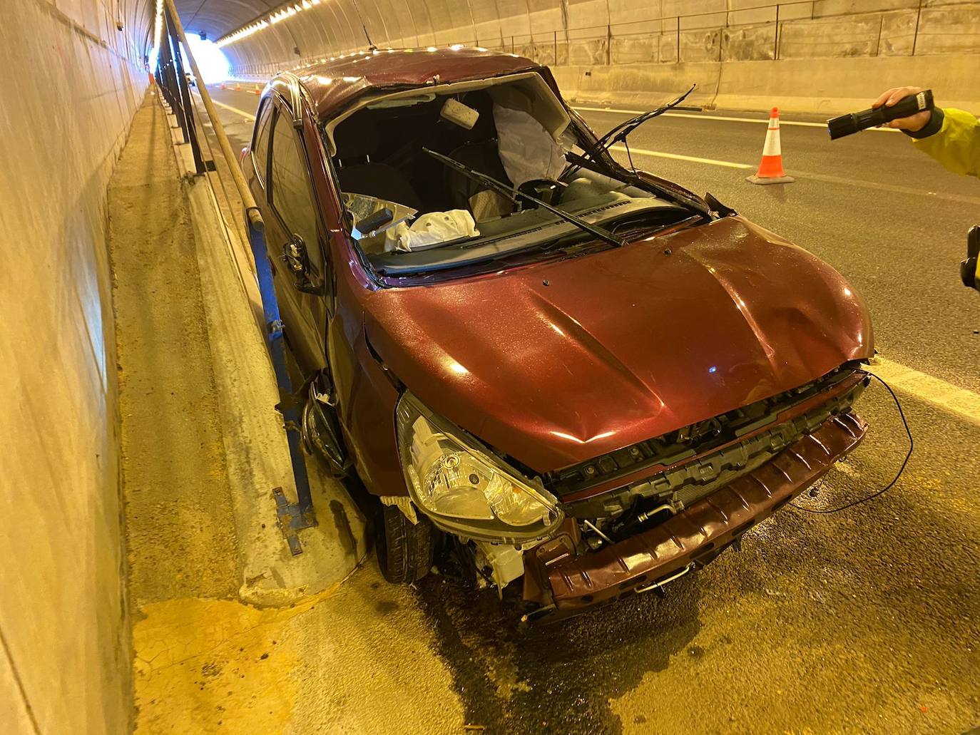 Accidente de coche en el túnel de la AP-7 en Pilar de la Horadada