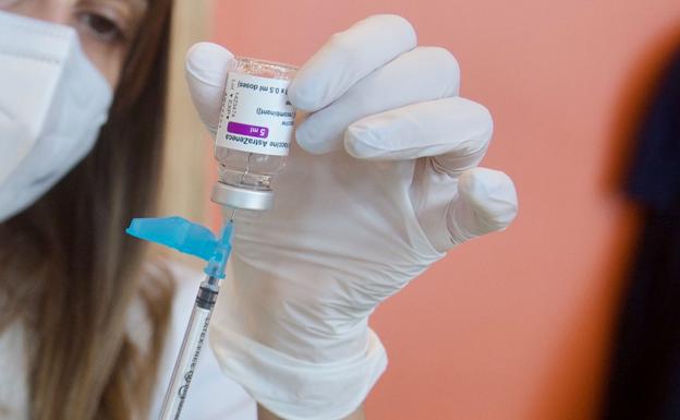 Investigan la muerte de un profesor de 30 años vacunado con AstraZeneca