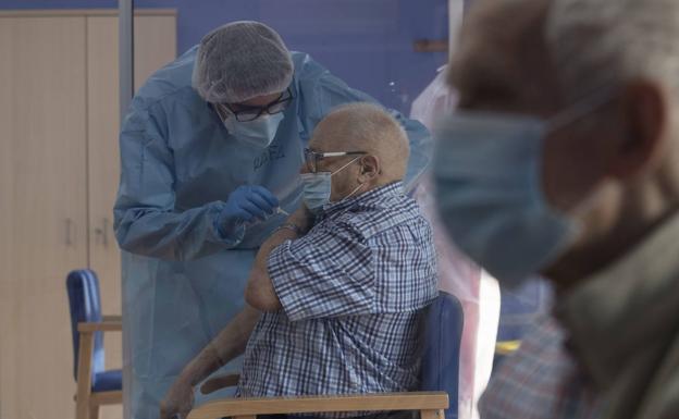 Satse: «Más de dos meses sin contagios ni fallecidos en residencias públicas gracias a la vacunación» en la Región