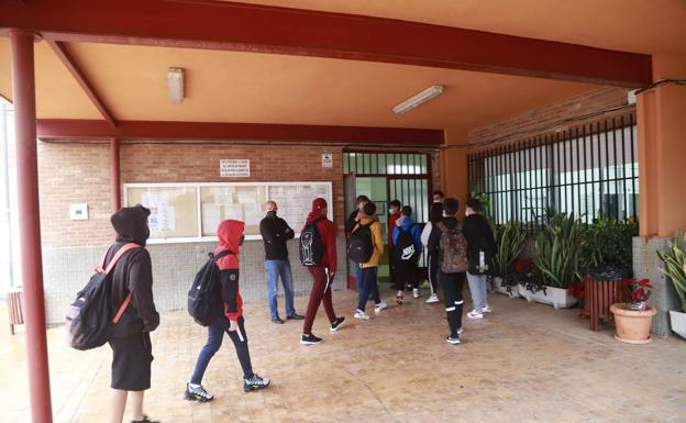 El IES Ruiz de Alda de San Javier reanuda las clases tras comprobar la falsa amenaza de bomba