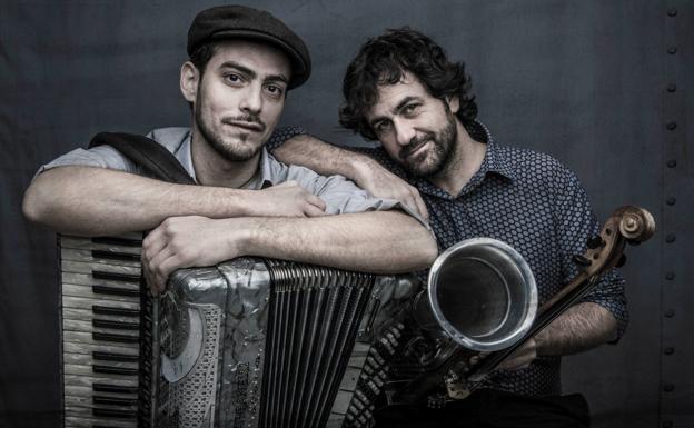 Instrumentos insólitos para difundir los sonidos populares