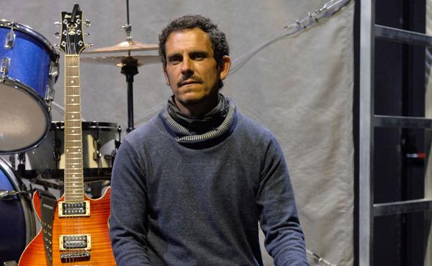 Padre e hijo separados y unidos por la música