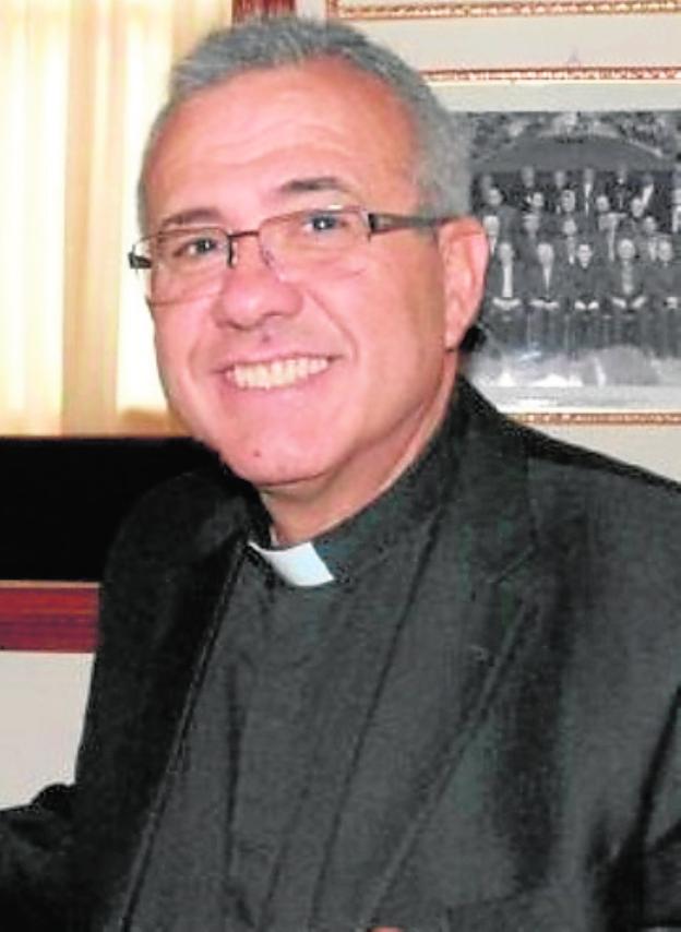 José Fuentes es elegido rector en Bolivia