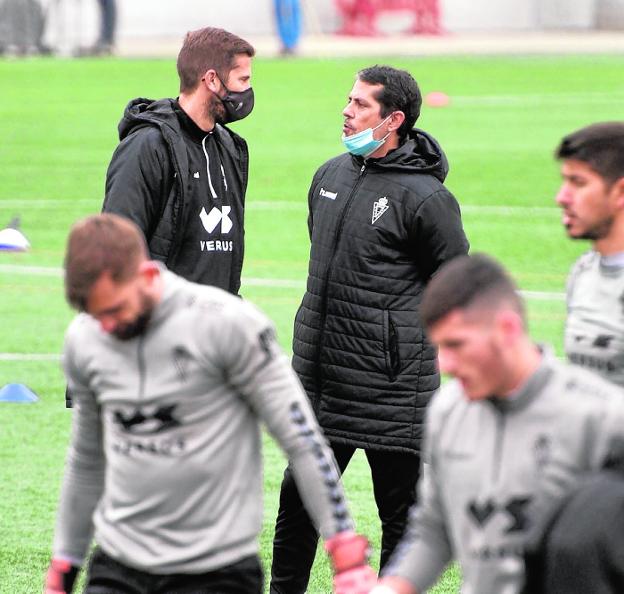 El Real Murcia, sin red, apura sus opciones de lograr el premio final