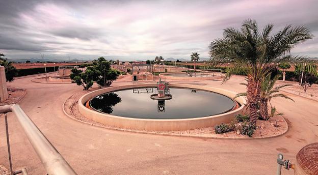Medio Ambiente busca una empresa que controle los vertidos de las industrias