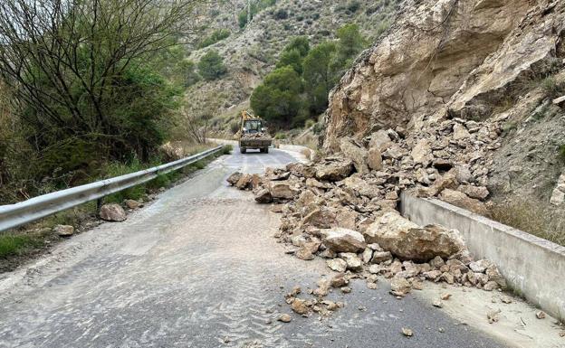 Tres vías cortadas en la Región, dos de ellas en Murcia, por las intensas lluvias