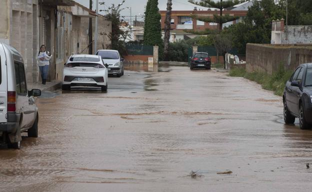 La lluvia deja calles anegadas en la diputación cartagenera de La Aljorra