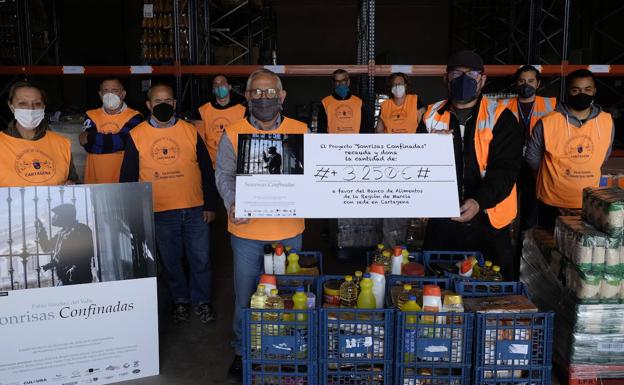 Las 'Sonrisas Confinadas' del fotógrafo Pablo Sánchez logran más de 3.000 euros para el Banco de Alimentos