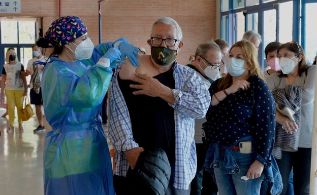 Salud solicitará poder utilizar la vacuna de Janssen más allá de la población de 70 a 79 años