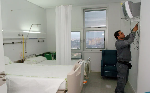 La televisión deja de ser gratuita en los hospitales de la Región de Murcia, salvo para los pacientes de Covid