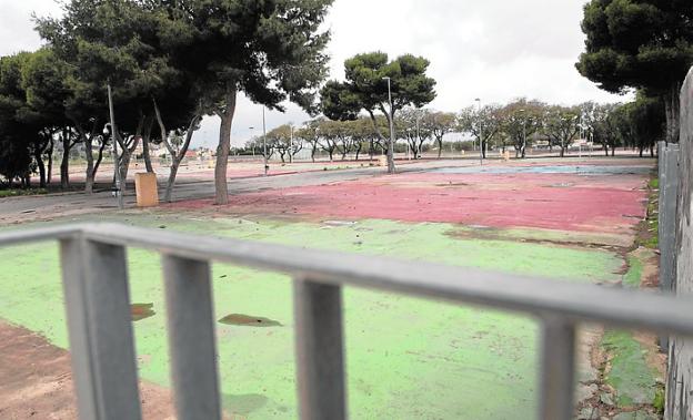 El campamento festero de Cartagena se queda por ahora al margen de las obras y podrá abrir en septiembre