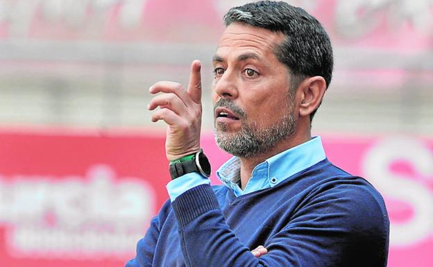 Las tres oportunidades de Loreto para luchar por el banquillo del Real Murcia
