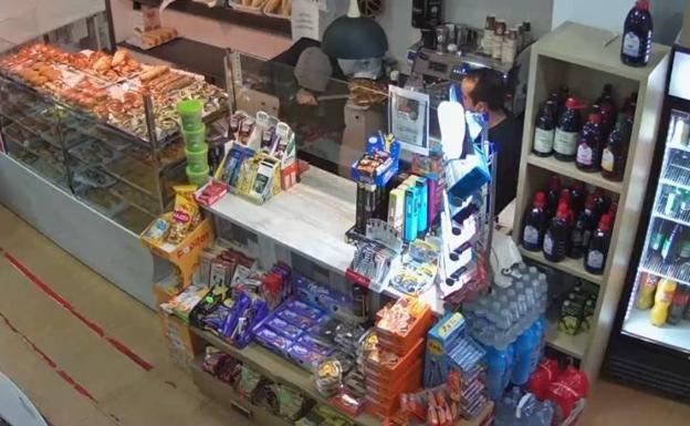 Asaltan dos confiterías: «Me amenazó con un cuchillo en el cuello mientras pedía la caja»