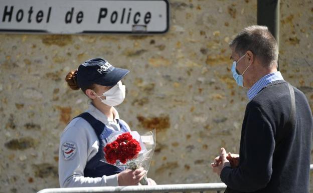 Francia investiga la radicalización del asesino de la policía de Rambouillet