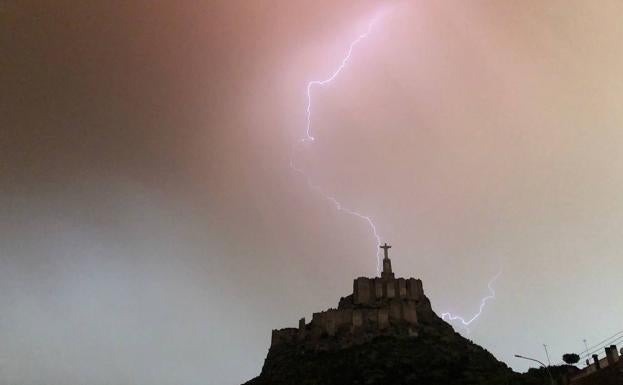 La espectacular foto del paso de la tormenta 'Lola' por la Región de Murcia