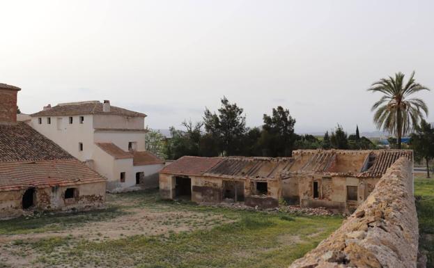 Huermur denuncia el «mal estado» del histórico caserío de Casa Blanca en Los Ramos