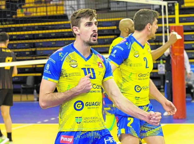 Jorge Almansa engorda su vitrina