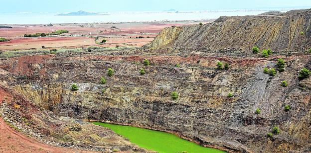 La Guardia Civil denuncia que los residuos de la Balsa Jenny llegan desde el vertedero al Mar Menor