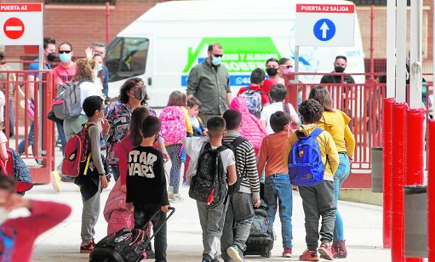 Los directores podrán adjudicar grupos a los mil maestros contratados por la Covid