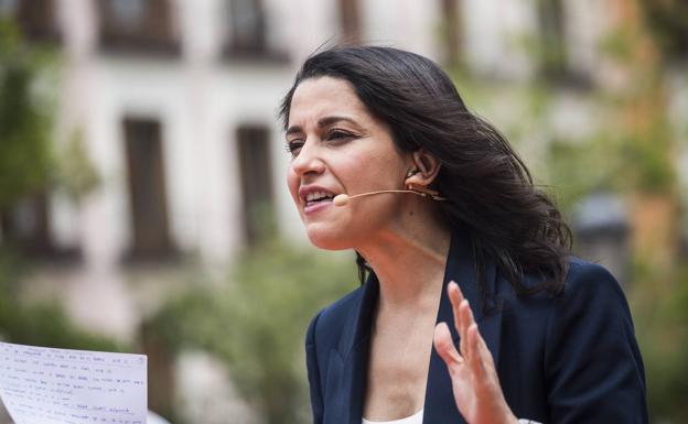 Arrimadas se sacude la carga de la moción de censura fallida