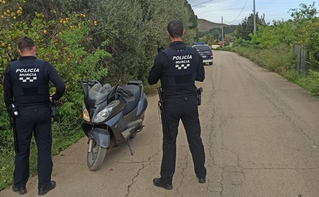 Tres detenidos tras ser interceptados en Monteagudo cuando circulaban con una moto robada