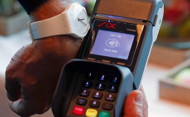 Un error informático provoca cobros duplicados en pagos con tarjetas Mastercard en diferentes tiendas