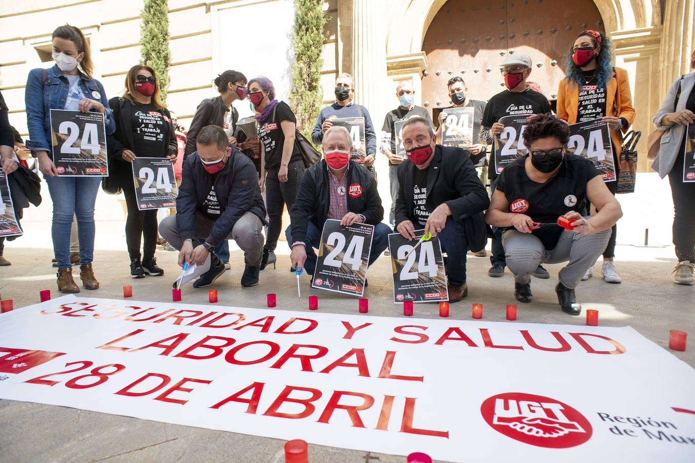 Los sindicatos UGT y CC OO homenajean a los fallecidos en accidente laboral durante 2020