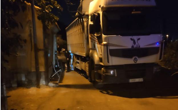 Muere un niño de 14 meses en Los Dolores al ser atropellado de noche por un camión