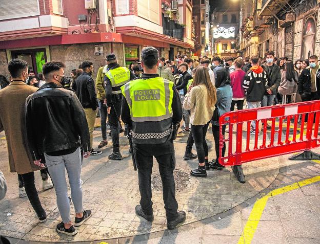 La Fiscalía archiva la denuncia vecinal por los ruidos en el centro histórico de Cartagena pero pide más control