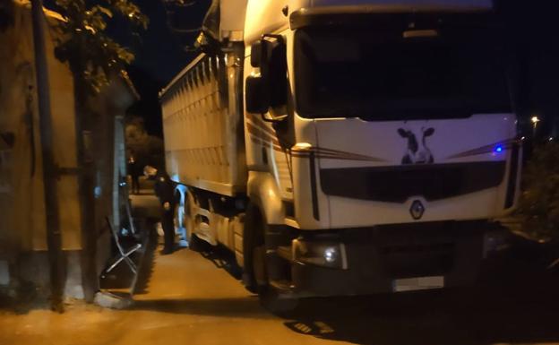 «Khaled salió a jugar y el camión lo pisó»