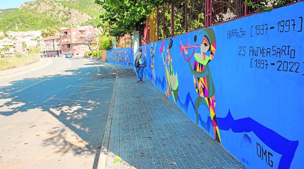 Un grafiti rinde homenaje al pintor José María Párraga en Algezares