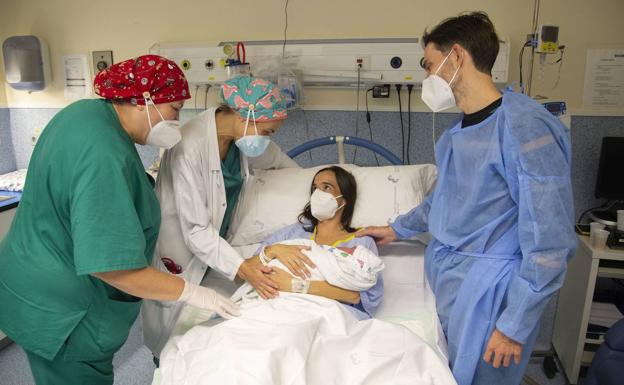 El Sindicato de Enfermería de la Región destaca la labor de las matronas y exige un incremento de la plantilla