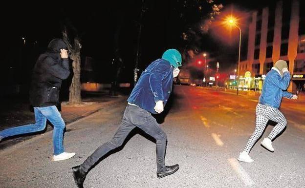 La Audiencia confirma la medidas cautelares impuestas a los afganos investigados por una presunta violación en Murcia